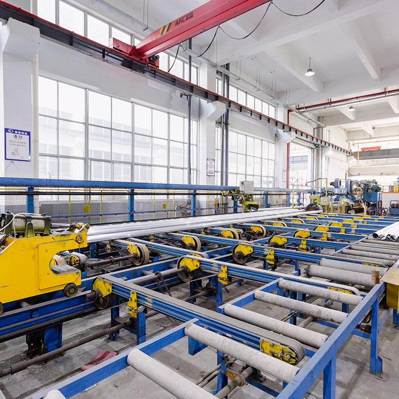 Officina di estrusione - pressa 1450T