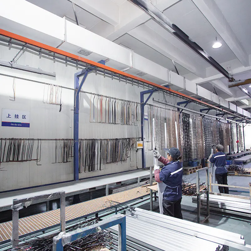 Laboratorio di verniciatura - Linea di verniciatura a polvere - Area appendimenti