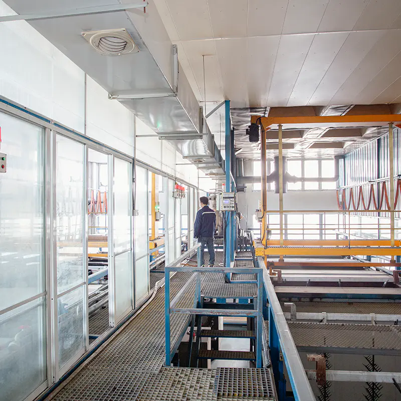 Workshop sulla produzione di elettroforesi - Vista della linea di produzione di ossidazione ed elettroforesi